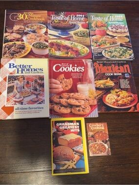 Better Homes And Gardens Assorted Cookbook Collection - Taste of home lot of 8